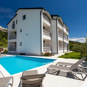 Dosen 3*, Baška Horvátország
